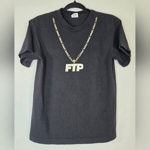 FTP GOLD CHAIN LOGO T-SHIRT.